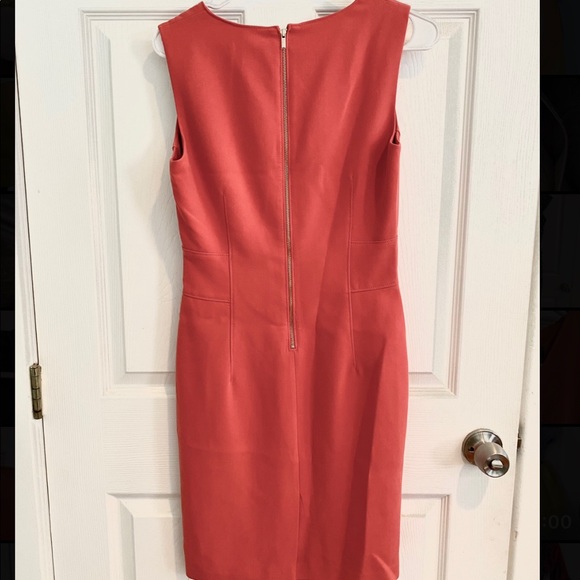 White House Black Market Women's Size 2  Fitted V Neck Dress W/Back Zip Up - Picture 2 of 4